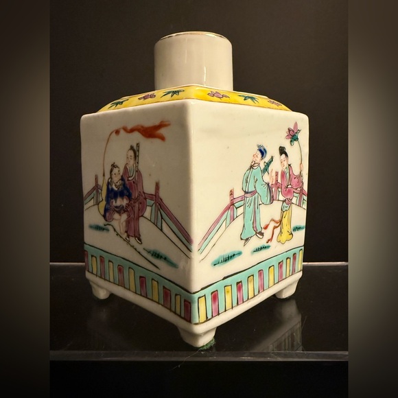 Other - 🏮 Vintage Chinese Porcelain Famille Rose Diamond-Shaped Vase / Tea Caddy